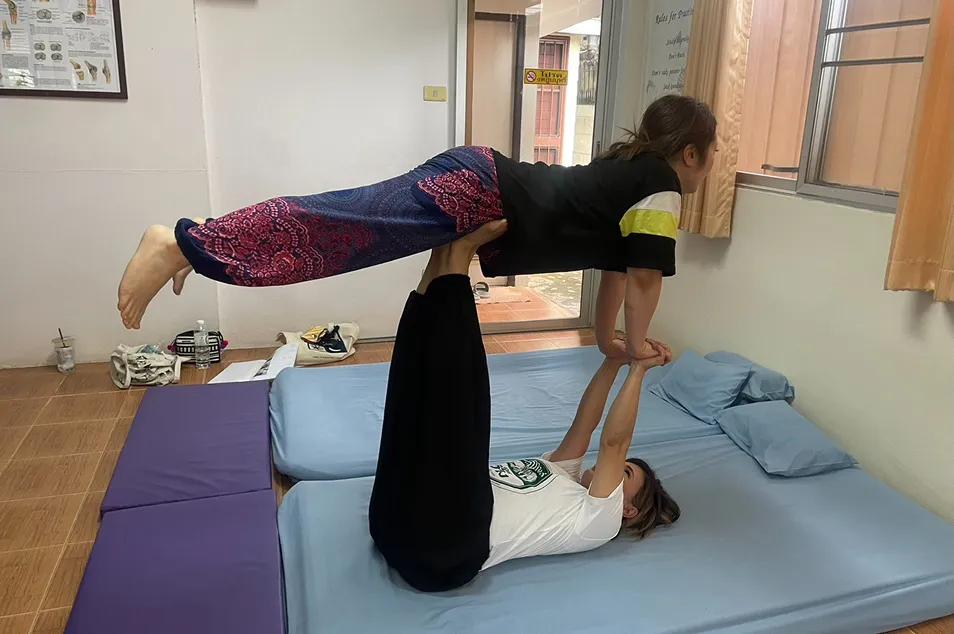 タイのスクールにて研修中のオーナー達